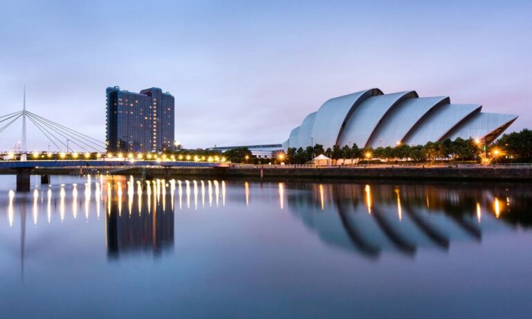 From Edinburgh: Glasgow & Scottish Lakes Spanish Tour