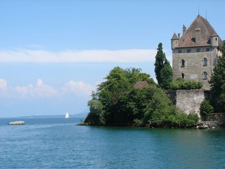 From Geneva: Yvoire Castle & Lake Geneva Cruise