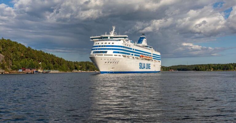 From Helsinki: Overnight Cruise to Stockholm With Breakfast