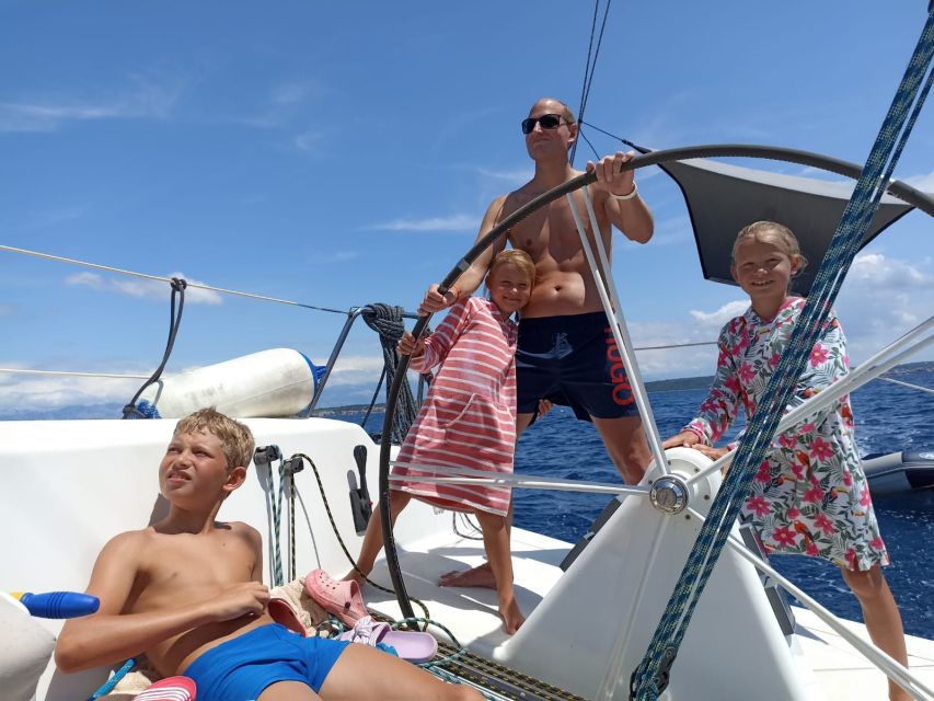 From Hvar: Pakleni Islands & Red Rocks Comfort Sailboat Tour