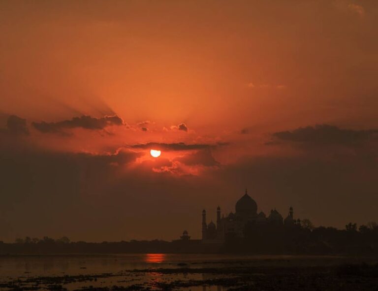 From Jaipur: Private Agra Sunrise Tour With Guide and Cab