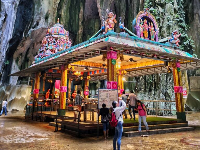 From Kuala Lumpur: Colmar Tropicale and Batu Caves Day Trip