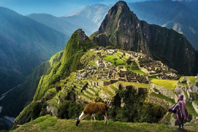 From Lima: Ica, City Tour Cusco, Machu Picchu for 5D Hotel