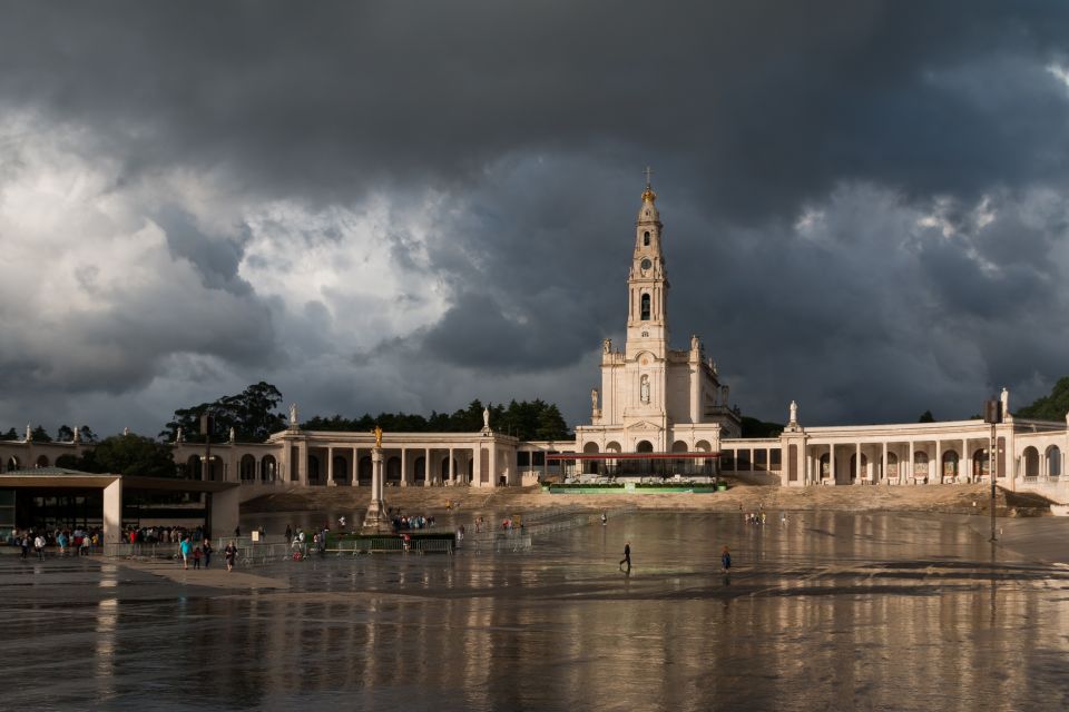 From Lisbon: Fatima, Batalha, Nazare, & Obidos Private Tour