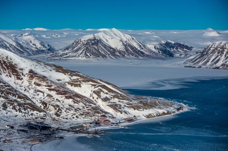 From Longyearbyen: 3-Day Snowmobile Tour to Pyramiden