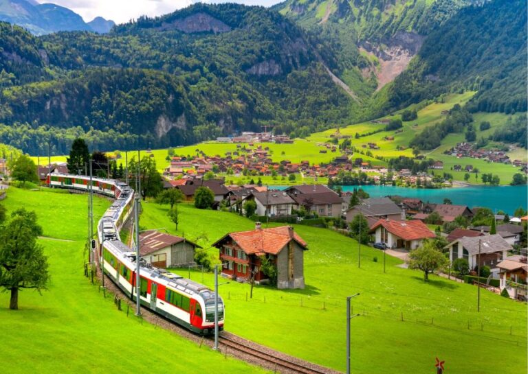 From Lucerne: Private Day Tour to Interlaken and Grindelwald