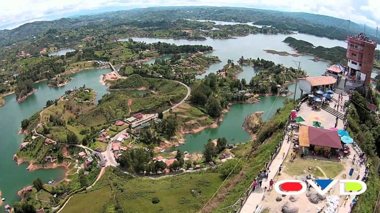 From Medellín: El Peñón Rock and Guatapé Town Private Tour