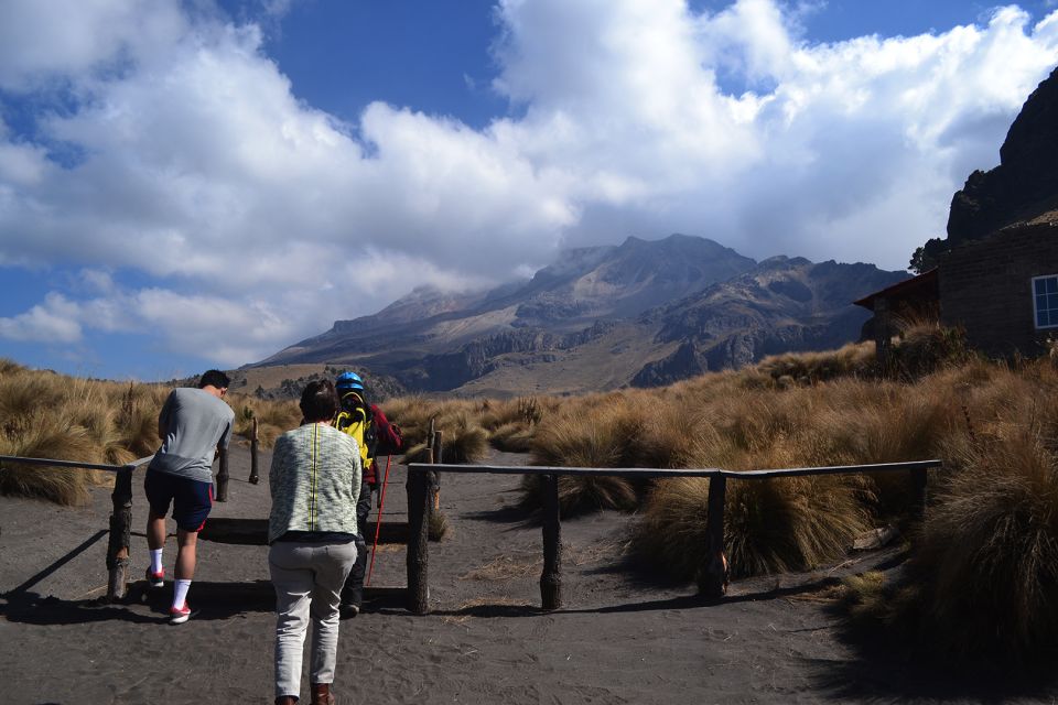 From Mexico City: Hike Iztaccihuatl Volcano With an Alpinist