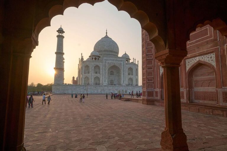 From New Delhi: Private Taj Mahal & Agra Fort Tour by Car