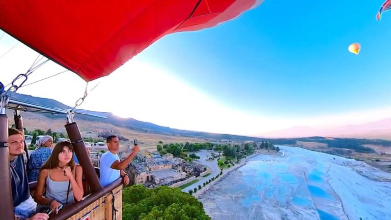 From Pamukkale/Karahayit: Sunrise Hot Air Balloon Flight