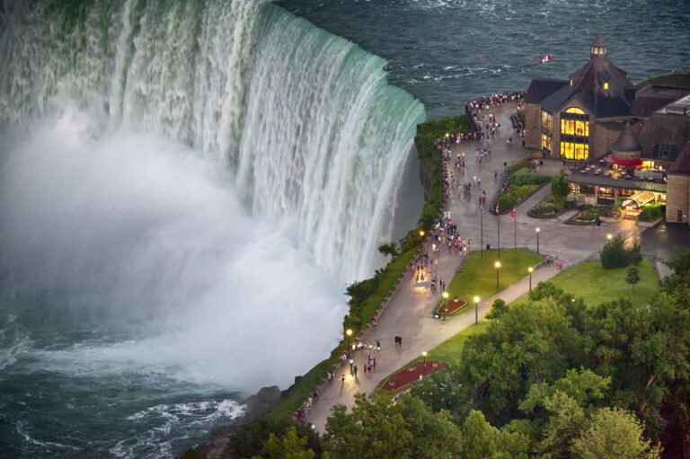 From Toronto: Niagara Falls Day Trip