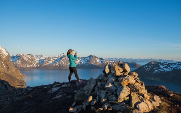 From Tromsø: Midnight Sun Hiking Tour