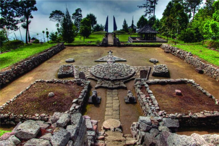From Yogyakarta: Cetho, Sukuh Erotic Temple and Solo City