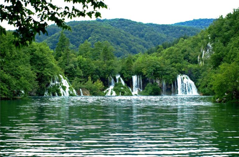 From Zagreb: Plitvice Lakes National Park Tour With Tickets