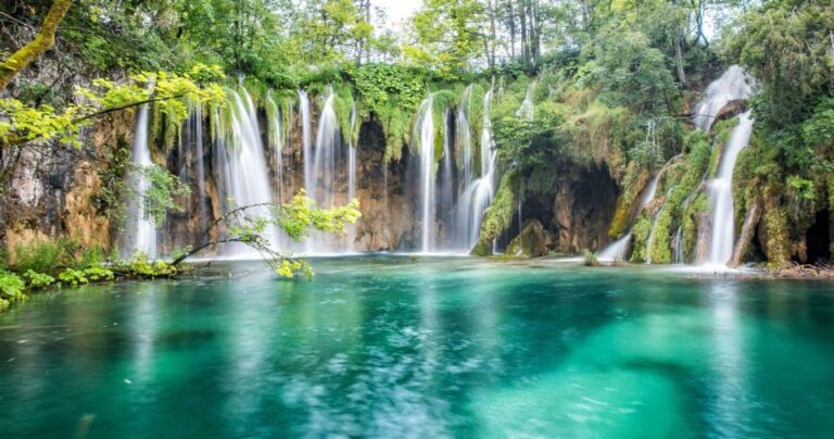 From Zagreb: Plitvice Lakes Round-Trip Comfort Bus Transfer