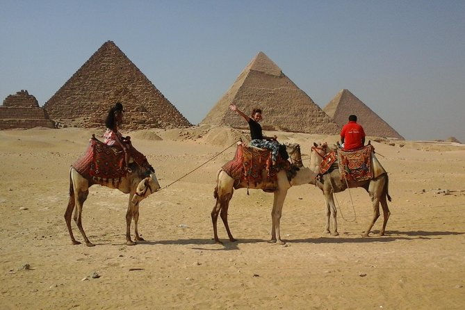 Full-Day Giza Pyramids and Egyptian Museum and Bazaar