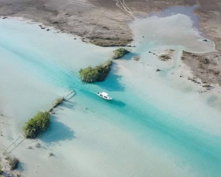 Full-day Guided Tour in Bacalar: The Lagoon of Seven Colors
