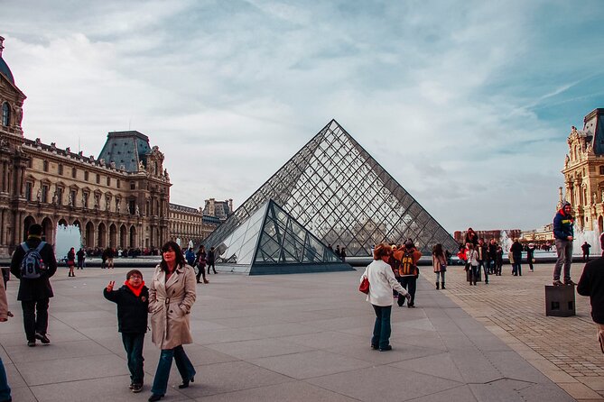 Full-Day Paris City Tour With Louvre, Saint-Germain-Des-Pres and Lunch Cruise