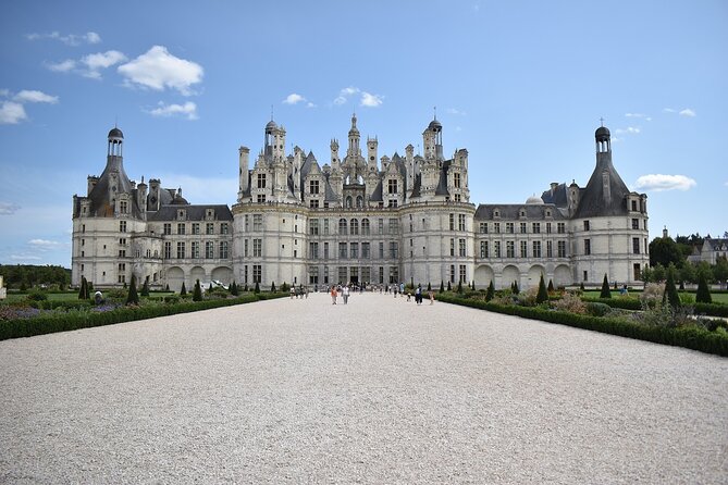 Full-Day Private Tour to Châteaux of the Loire Without Guide