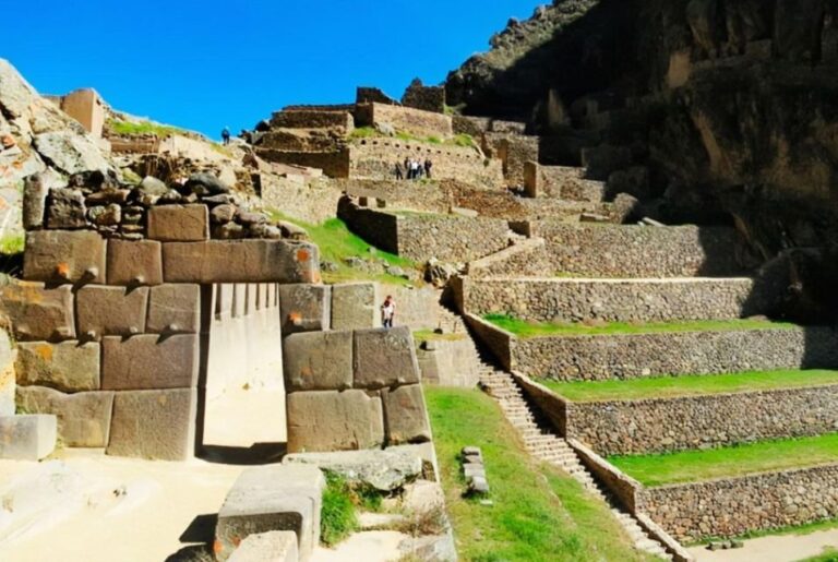 Full Day: Sacred Valley Tour (Pisac and Ollantaytambo)