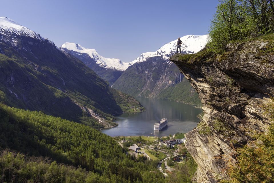 Geiranger: Dalsnibba, Flydalsjuvet, Eagle Bend & Fjords Tour