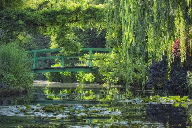 Giverny & Versailles Priority Access Optimized Guided Day Tour From Paris