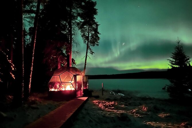 1 glass igloo campfire dinner under northern lights Glass Igloo Campfire Dinner Under Northern Lights