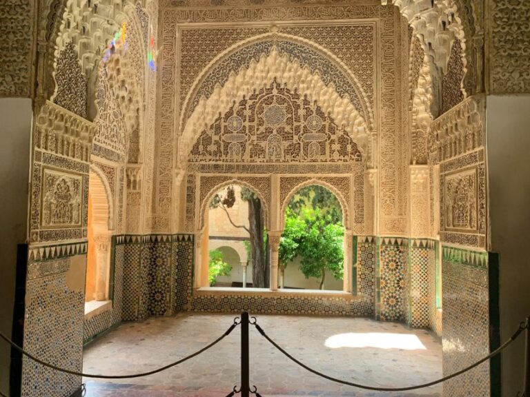 Granada: Alhambra Complex Guided Tour With Ticket