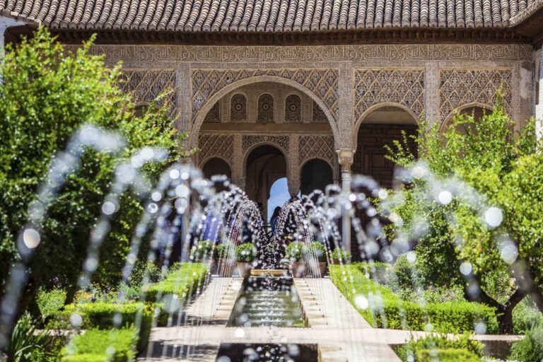 Granada: Alhambra, Gardens and Alcazaba Guided Tour