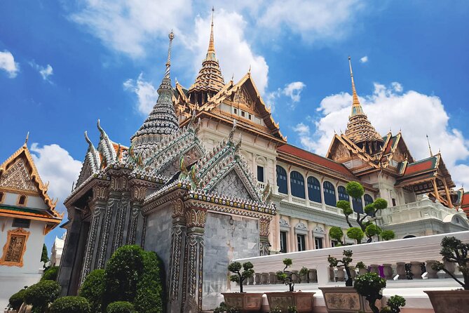 Grand Palace & Wat Phra Kaew Must-visit Guided Walking Tour
