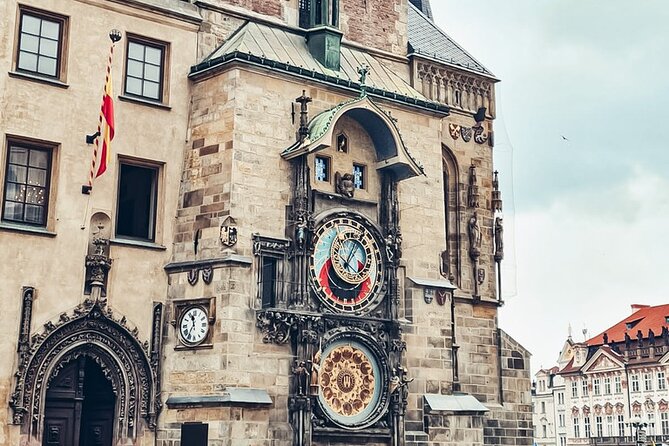 Guided Castle and Old Town Walking Tour in Prague (Tip-based)