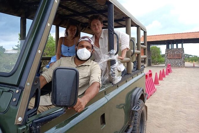 Guided Leopard Safari in Yala National Park in a Land Rover Defender