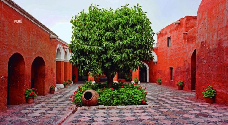 Guided Tour of Arequipa and the Santa Catalina Monastery
