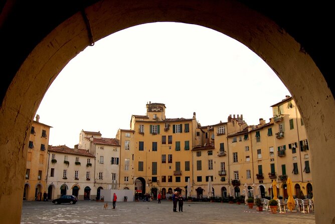 Guided Tour of Lucca by E-Bike or City Bike