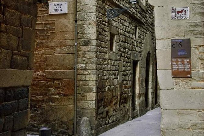 1 guided tour to pier through the jewish quarter of barcelona Guided Tour to Pier Through the Jewish Quarter of Barcelona