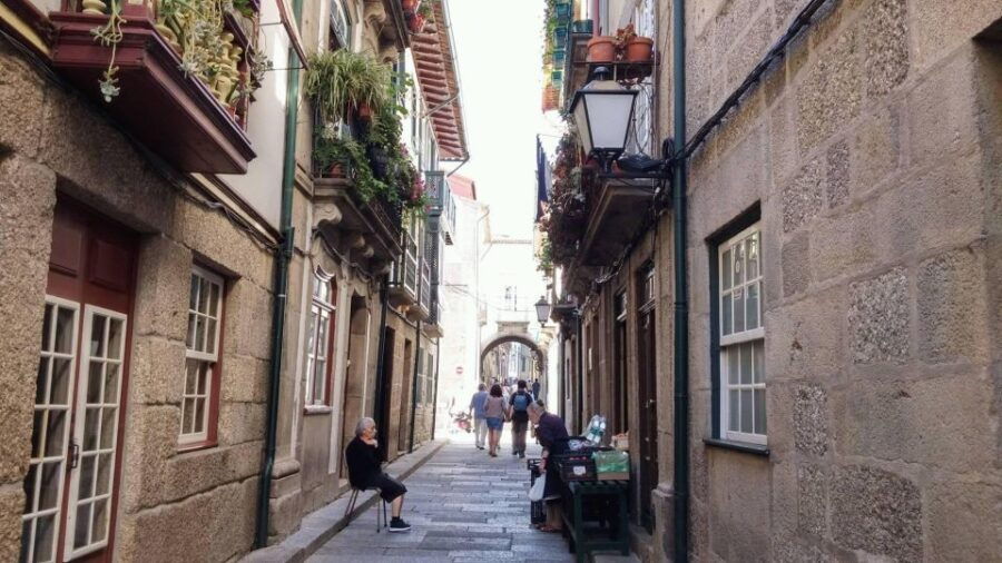 Guimarães Tour(4Hours): From Oporto;City Tour- Half Day Trip