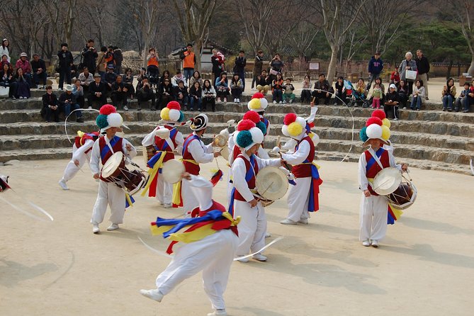 Gyeongbok Palace and Korean Folk Village Tour