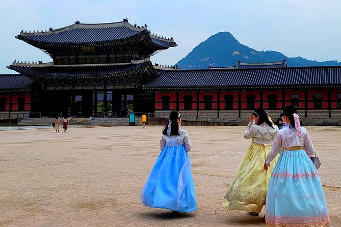 Gyeongbokgung Palace and Seoul Highlights (Small Group)
