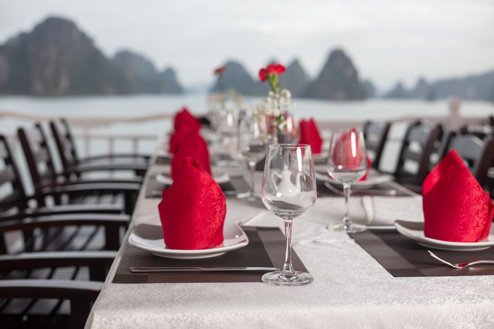 1 ha long bay 2days1night tour by 4 star luxury junk Ha Long Bay 2days1night Tour by 4-Star Luxury Junk