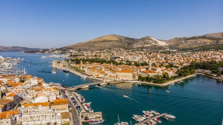 Half-Day Boat Tour to Blue Lagoon, Shipwreck, and Trogir