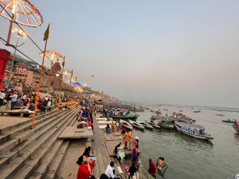 Half-Day City Tour and Evening Aarti With Boat Ride