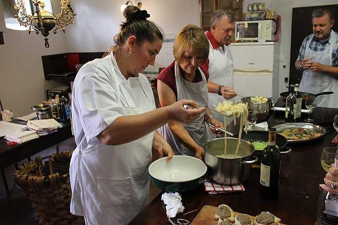 Half Day Cooking Class in Tuscany Among the Chianti Vineyards