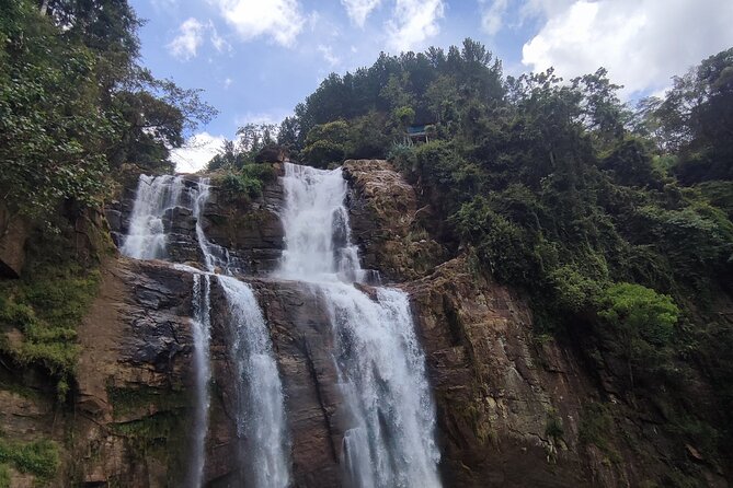 Half-Day Private Trip to Waterfalls and Tea Factory
