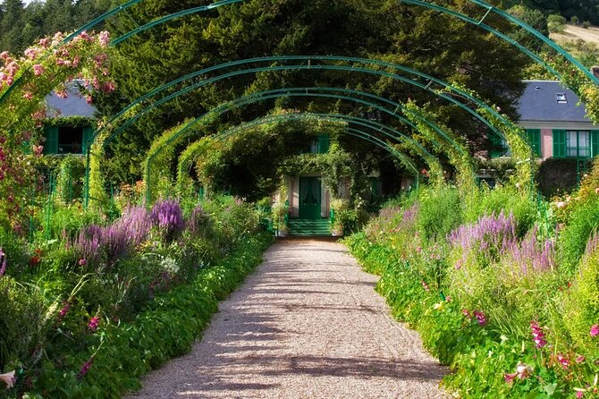 Half Day Trip: Paris to Giverny Monets Gardens & House