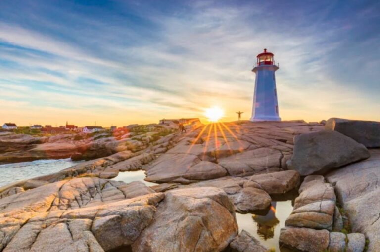Halifax: Small Group Tour With Peggys Cove Sunset Express