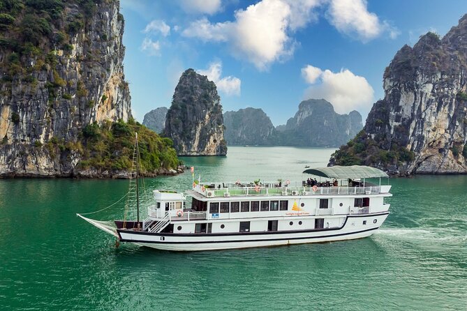1 halong bay 2d1n traditional boat all inclusive suppring cavetitopluon cave Halong Bay 2D1N Traditional Boat All Inclusive Suppring Cave,Titop,Luon Cave