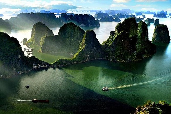 Halong Bay Full Day Tour – 6 Hours on Deluxe Cruise: Kayaking, Swimming, Hiking