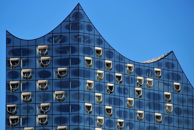 Hamburg Guided Bike Tour: Tradition and Modernity, Elbphilharmonie (min.4)  