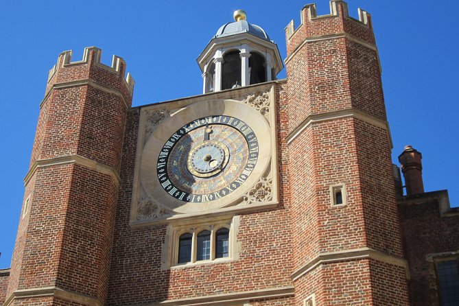 Hampton Court Palace 3hr Tour: Henry VIIIs & William IIIs Intriguing Palaces