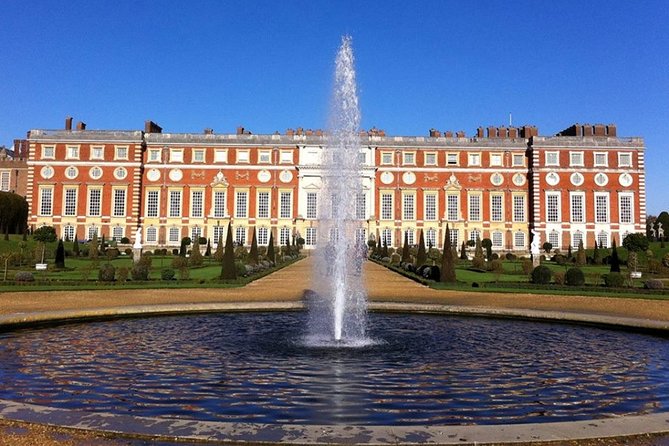 Hampton Court Palace Private Tour Including Skip the Line Pass